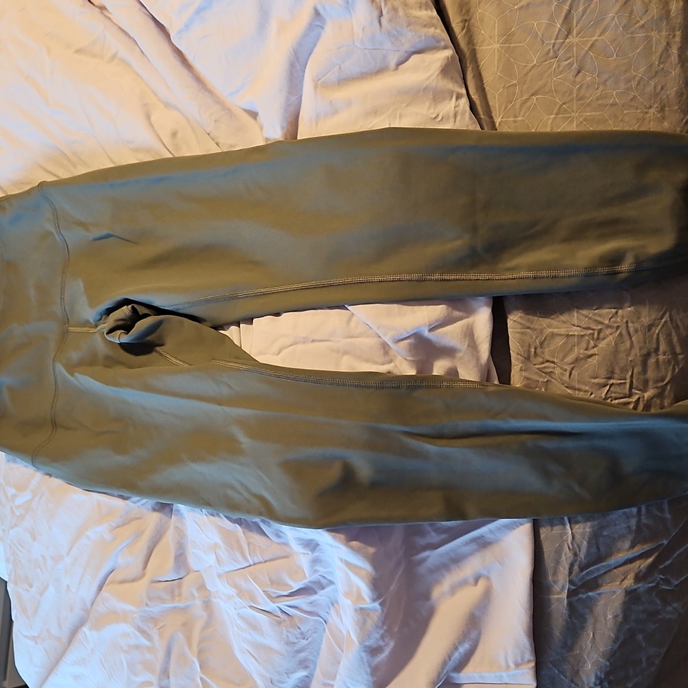 Lululemon, Size 4, Grey Sage, 25" Wunder Train High Rise Tight